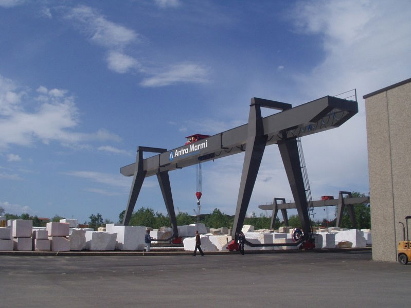 Gru a cavalletto (portata 40/5 ton - scart. 8+25+8 mt)