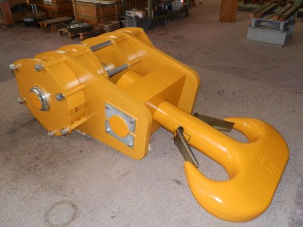 Hook block    (cap. 200 ton - 16 ropes)