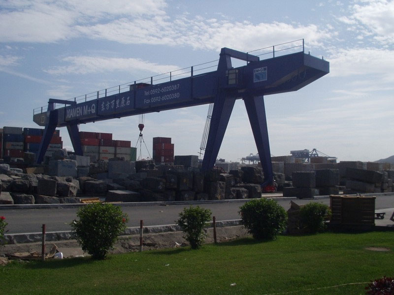 Gru a cavalletto (portata 40 ton - scart. 7,5+35+7,5 mt)